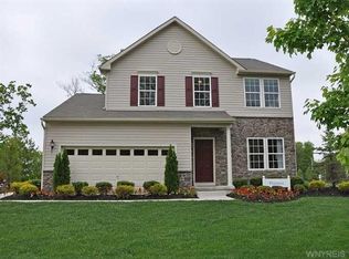 10 Middlebury Ln, Lancaster, NY