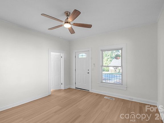 4th image of 204 Pleasant St