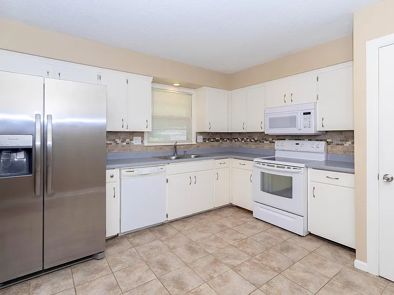 6700 NW Evelyn St — Photo 8