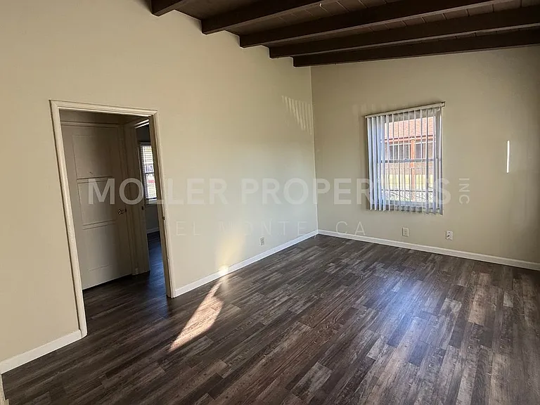 10513 Venita St — Photo 2