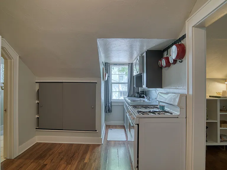 113 W 19th St — Photo 3