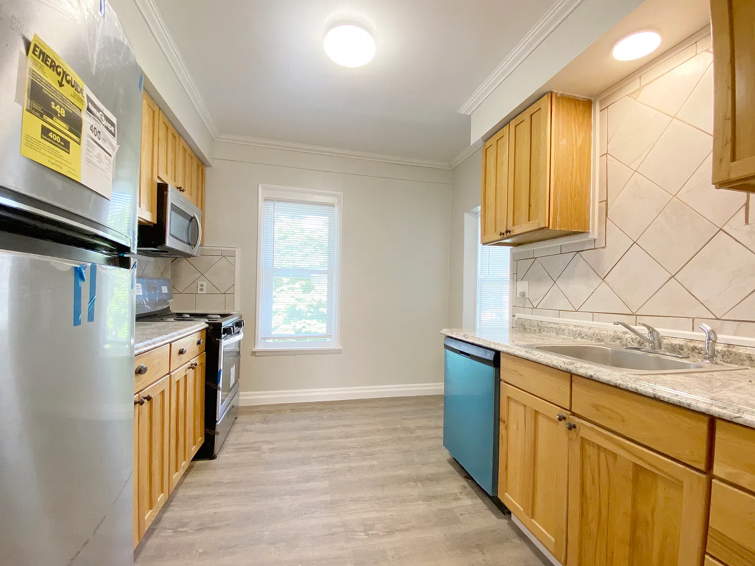 3 bed, $1,425 — Photo 2