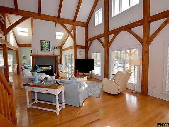 4th image of 6 Ashleigh Ln