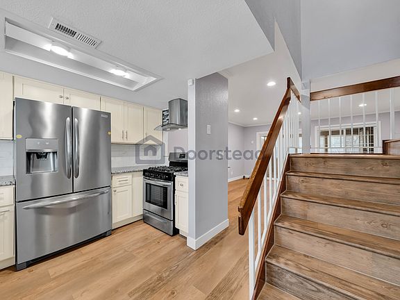 4th image of 84 Rosebay Ct