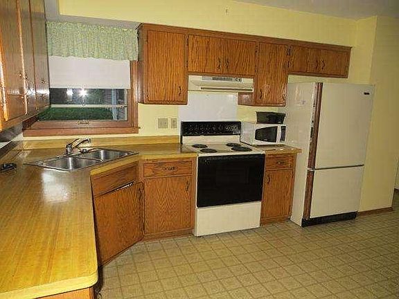 4th image of 2623 N 115th St
