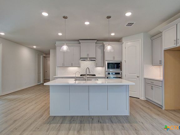 5th image of 1572 Seekat Dr