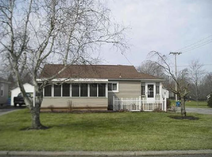1st image of 138 Caroline Ave