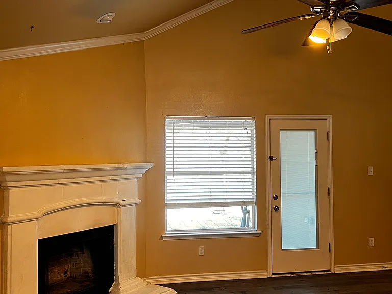12413 Shine Ave — Photo 15