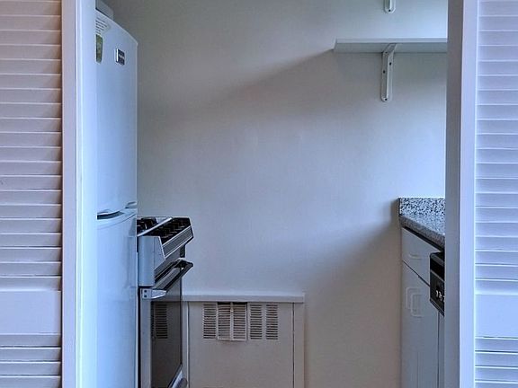 5th image of 166 E 63rd St APT 10B