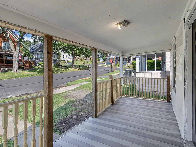 720 Winton St — Photo 2