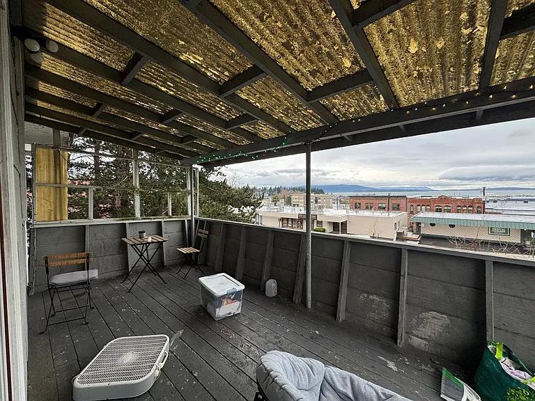 5 Bed 1.5 Bath in Fairhaven Close to Everything On a Bus Line — Photo 28