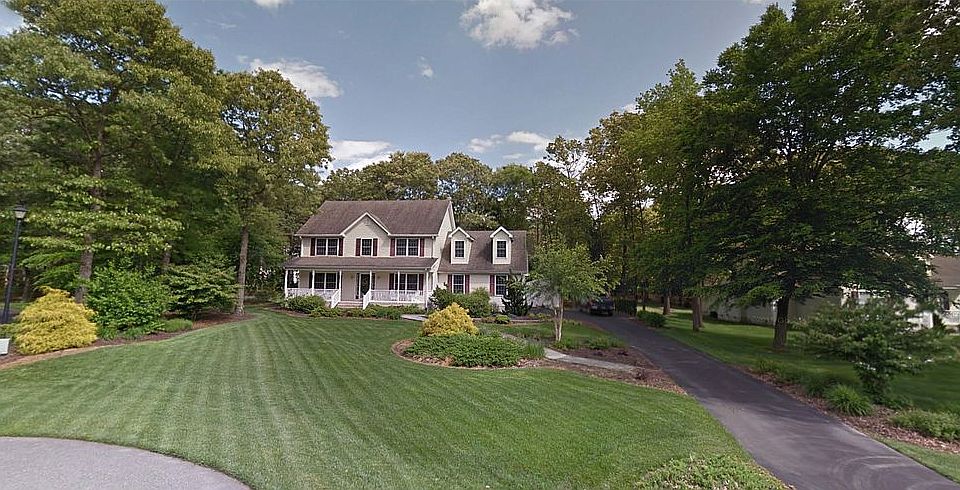 1st image of 16631 Woodland Ct