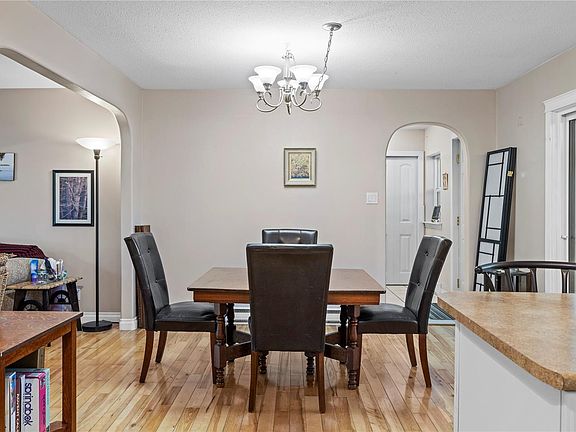 5th image of 1524 Pacific Cres
