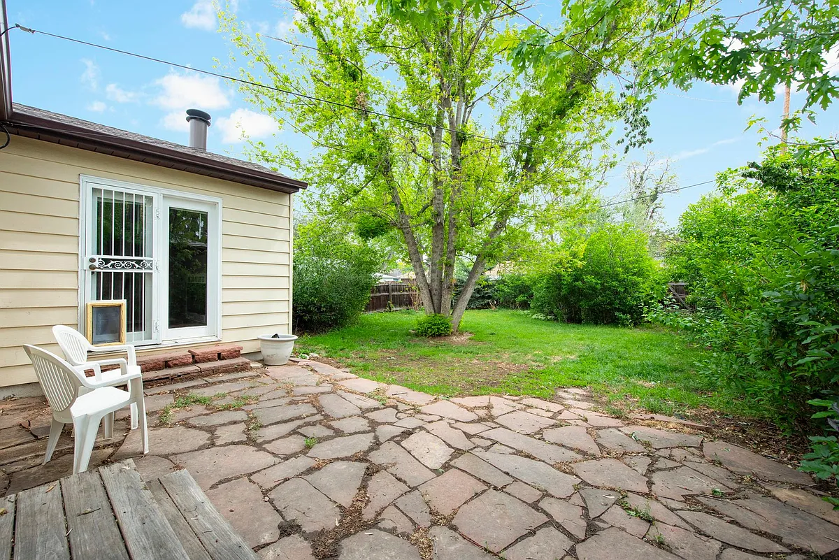 Large private backyard - 2680 S Vine St