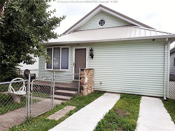 2nd image of 140 9th Ave