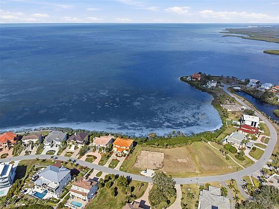 4th image of 25 Harborpointe Dr