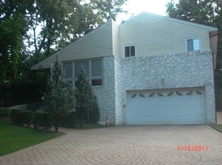 19824 Romeo Ct, Hollis, NY 11423