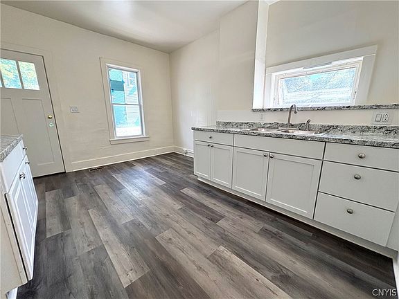 4th image of 72 West St