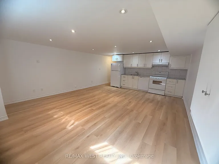 334 Silverthorn Ave #C — Photo 5