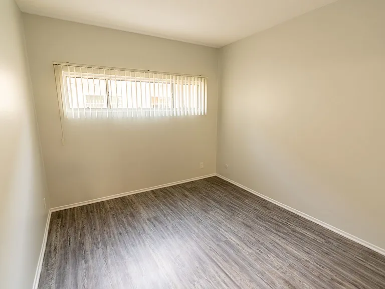 18411 Vincennes Street — Photo 34