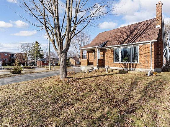 3rd image of 52 Dover St