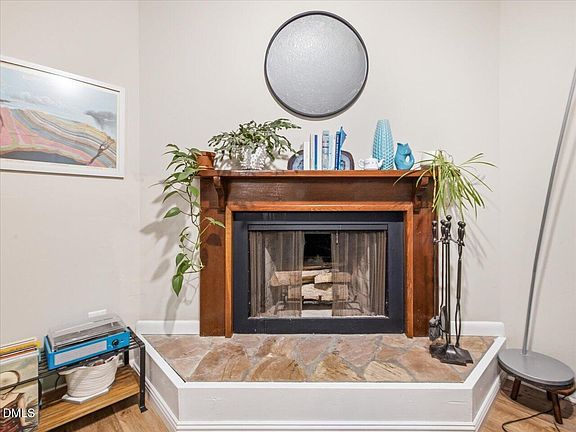 3rd image of 303 Deepwood Rd
