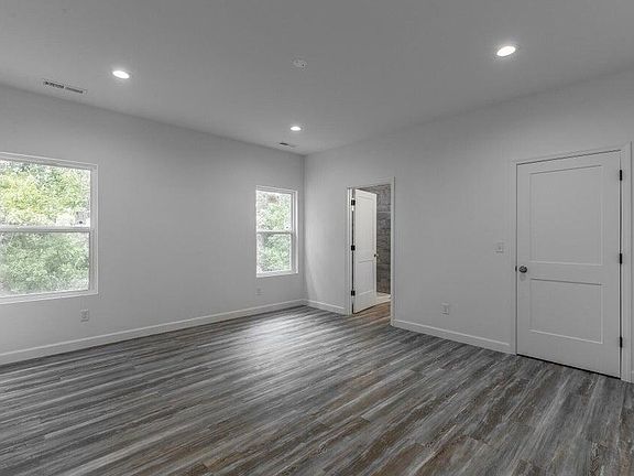 3rd image of 1115 Rockway Dr