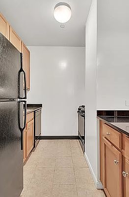 2nd image of 3 Hanover Sq #14X