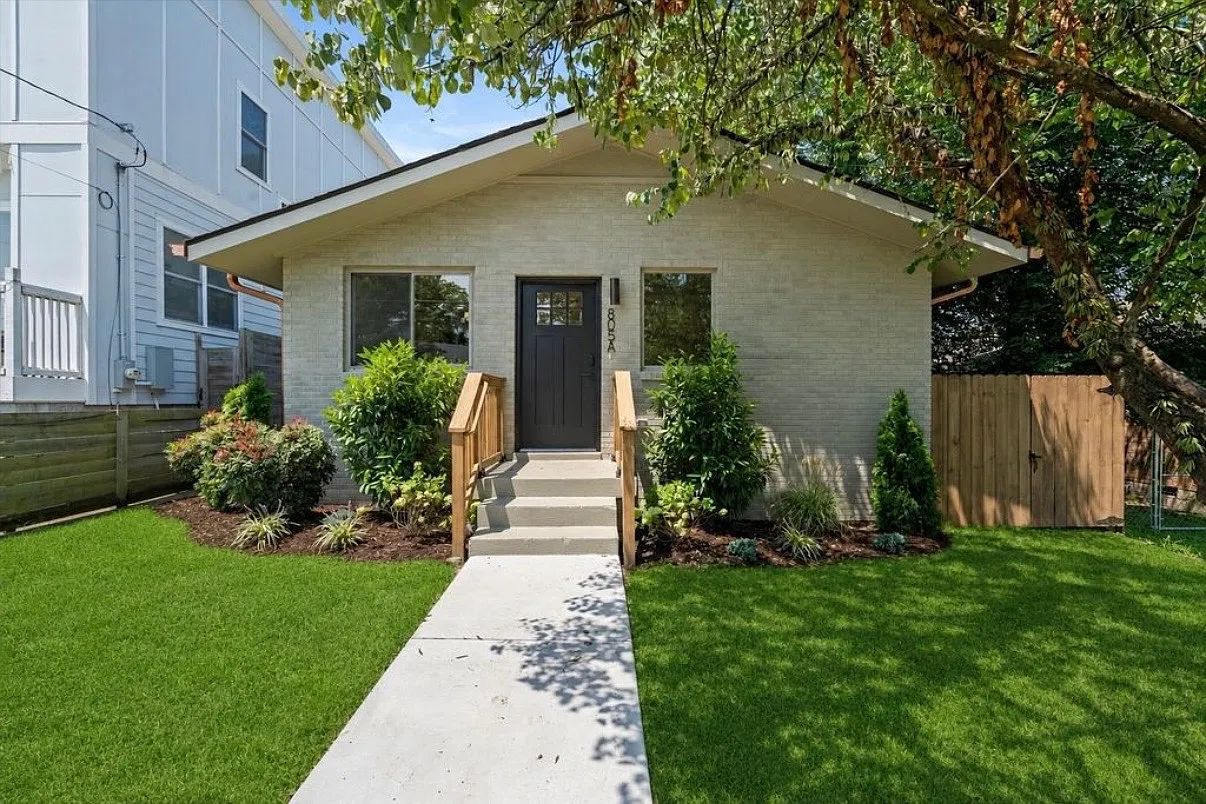 2 bed, 700 sqft, $2,000 — Photo 1