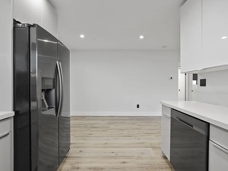 955 N Oxford Ave — Photo 14