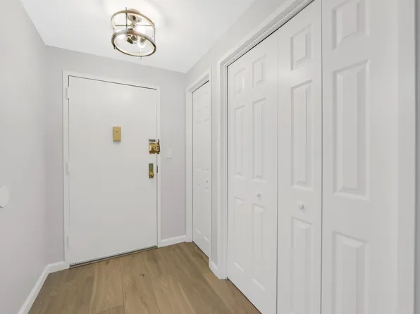 1540 Harmon Cove Tower, Secaucus, NJ 07094