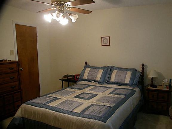 3rd image of 610 Arleta Ln
