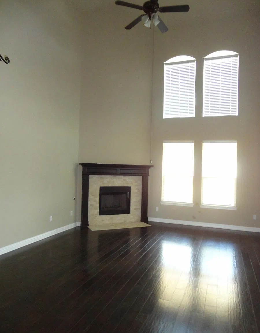 4 bed, 2.5 bath, 2700 sqft, $3,300 — Photo 3