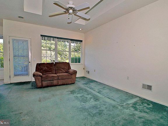 4th image of 8 Trickle Ct