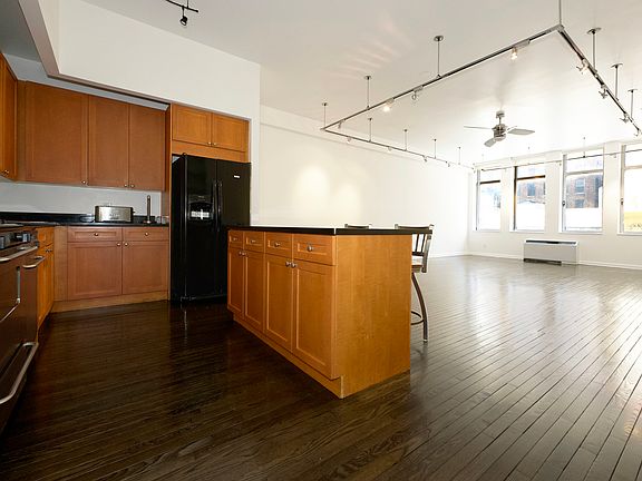 3rd image of 252 7th Ave APT 4N