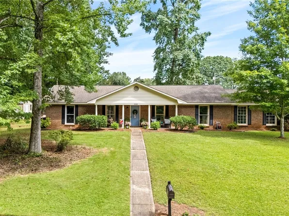 2200 N Hills Dr, Opelika, AL 36801