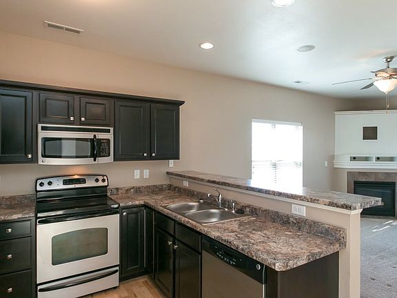 4th image of 432 Cambria Dr
