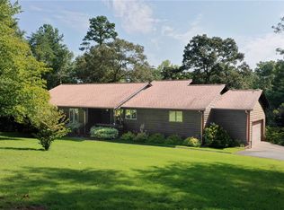 1208 Moorehead Pl, Pendleton, SC 29670