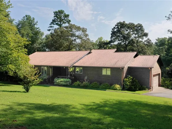 1208 Moorehead Pl, Pendleton, SC 29670