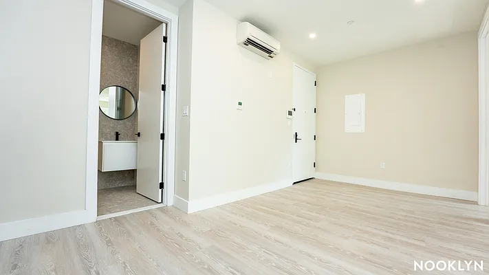 Rented by Nooklyn NYC LLC | media 18