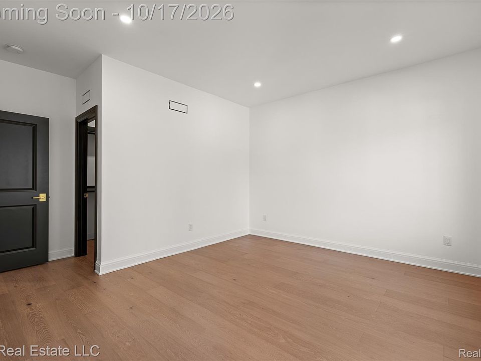 605 E Flint St, photo 24