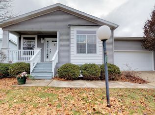 655 Bluebird Cir, Sandwich, IL 60548