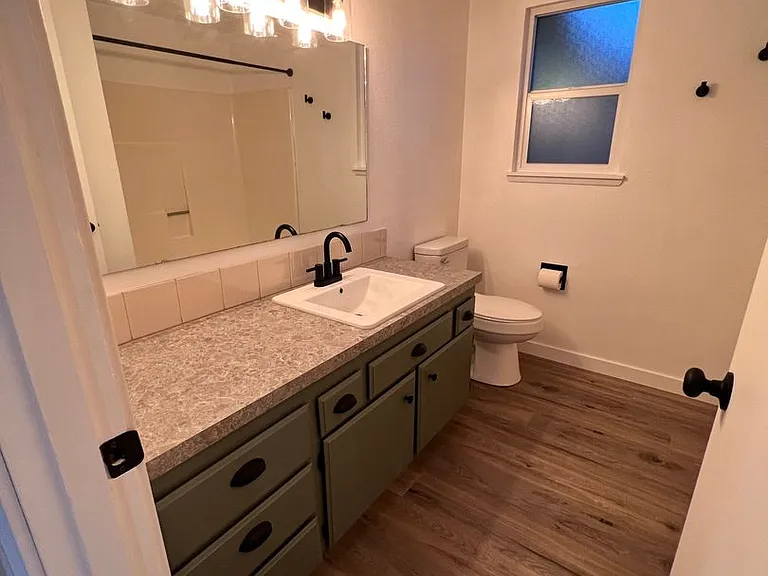 5826 Armour Loop SE — Photo 22