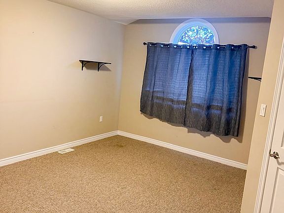 3rd image of 20 McConkey Cres