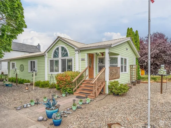 142 SW 3rd Avenue, Castle Rock, WA 98611