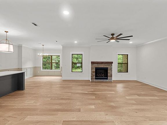 4th image of 200 Cypress Glade Ln