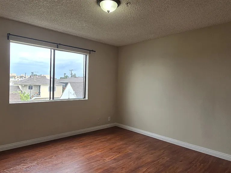 209 W Grand Ave #4 — Photo 14
