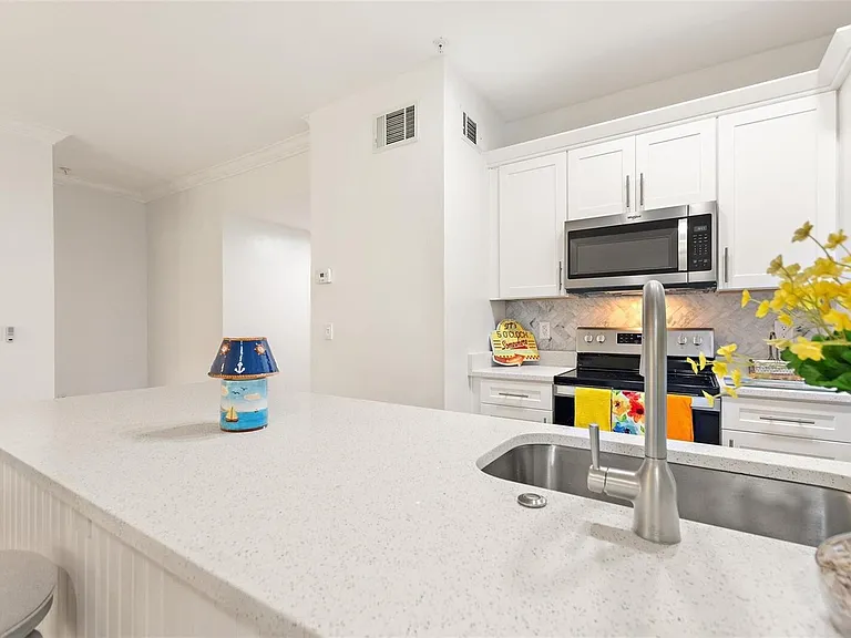 516 Water St #1 — Photo 4