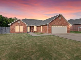 108 Wildflower Dr, Whitesboro, TX 76273