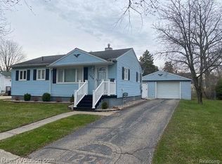 1224 N Jackson St, Lapeer, MI